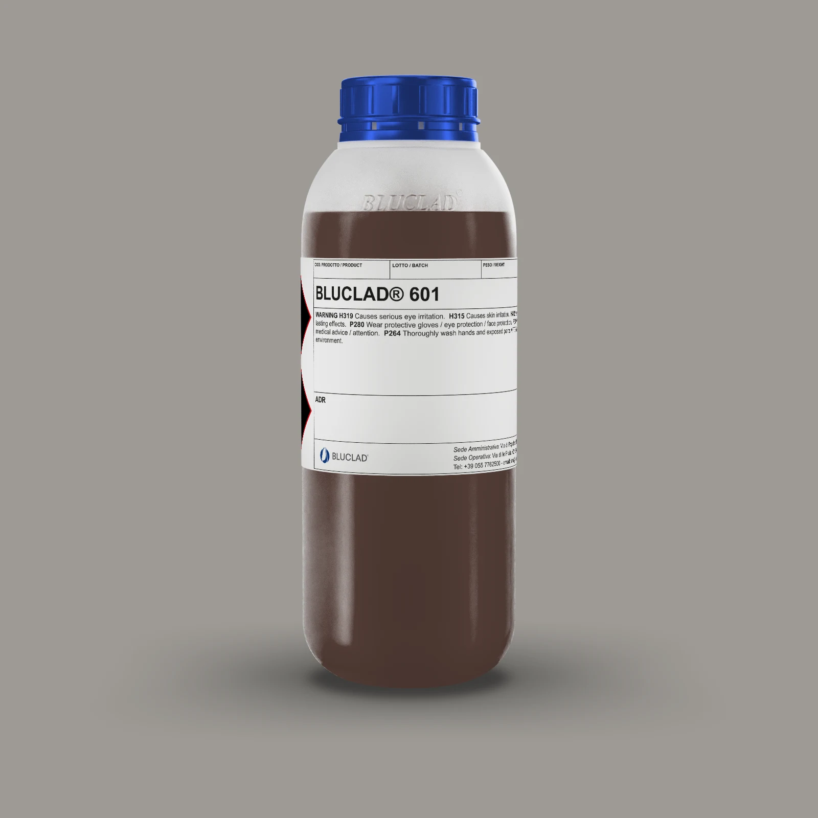 Flacone BLUCLAD® 601 su sfondo nel colore del deposito