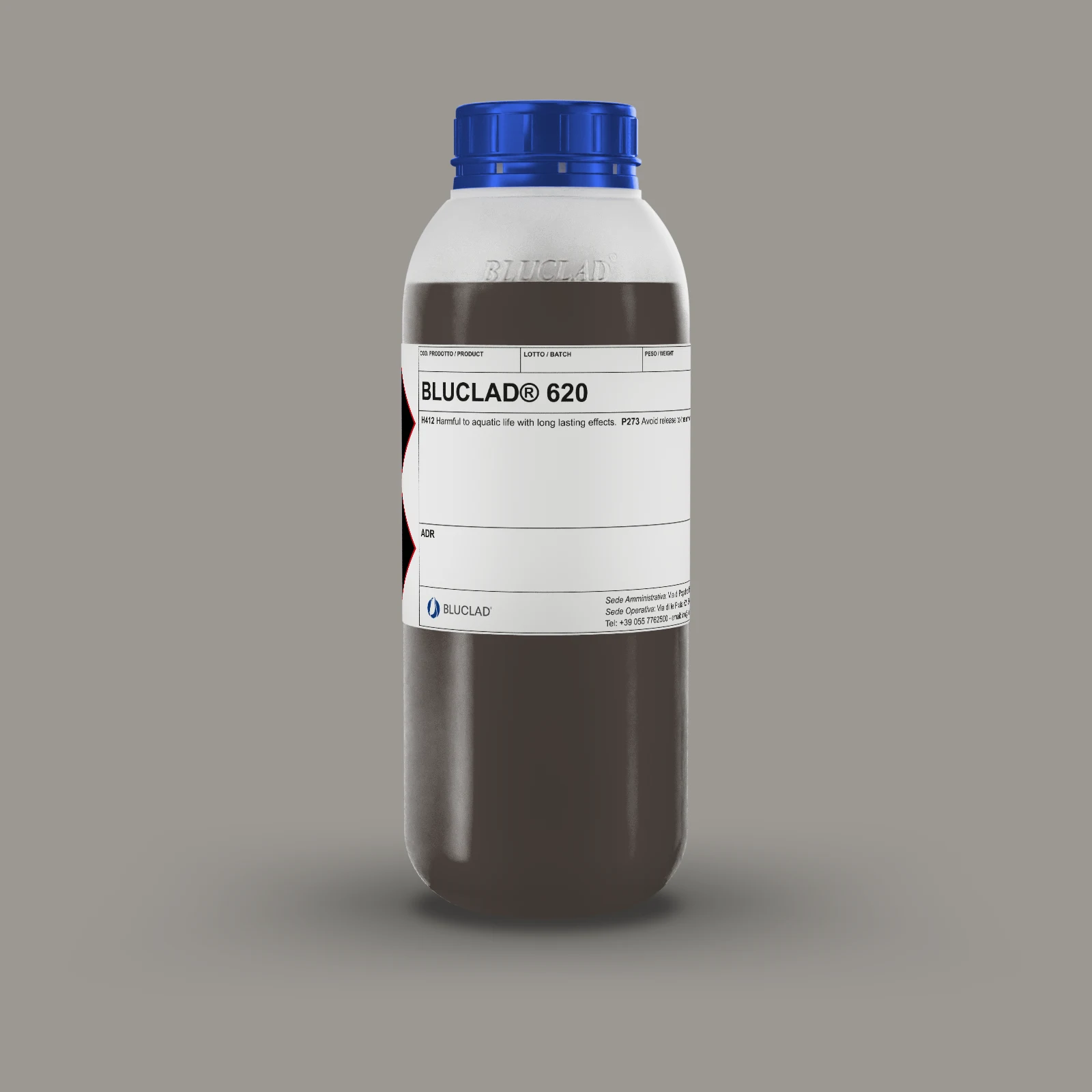 Flacone BLUCLAD® 620 su sfondo nel colore del deposito