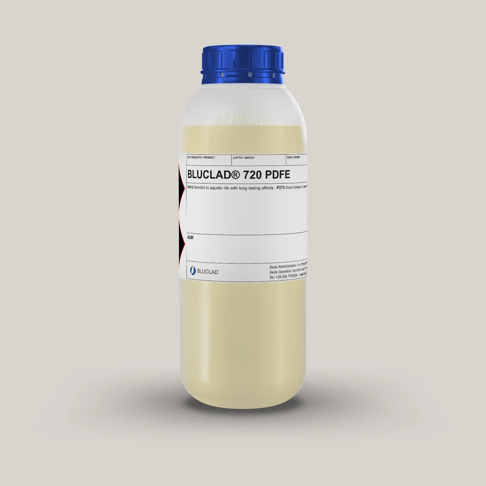 Flacone BLUCLAD® 720 PDFE su sfondo nel colore del deposito
