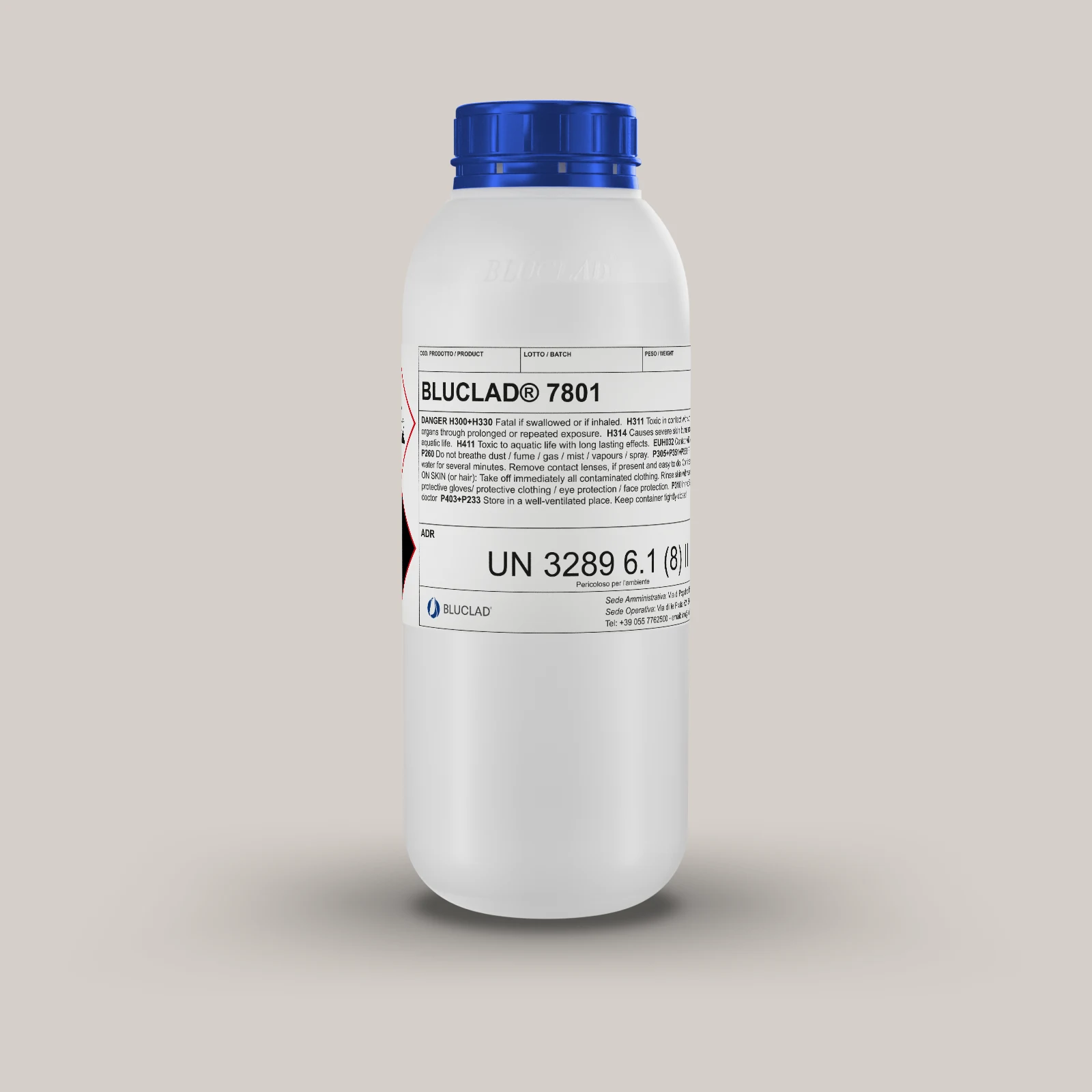 Flacone BLUCLAD® 7801 su sfondo nel colore del deposito