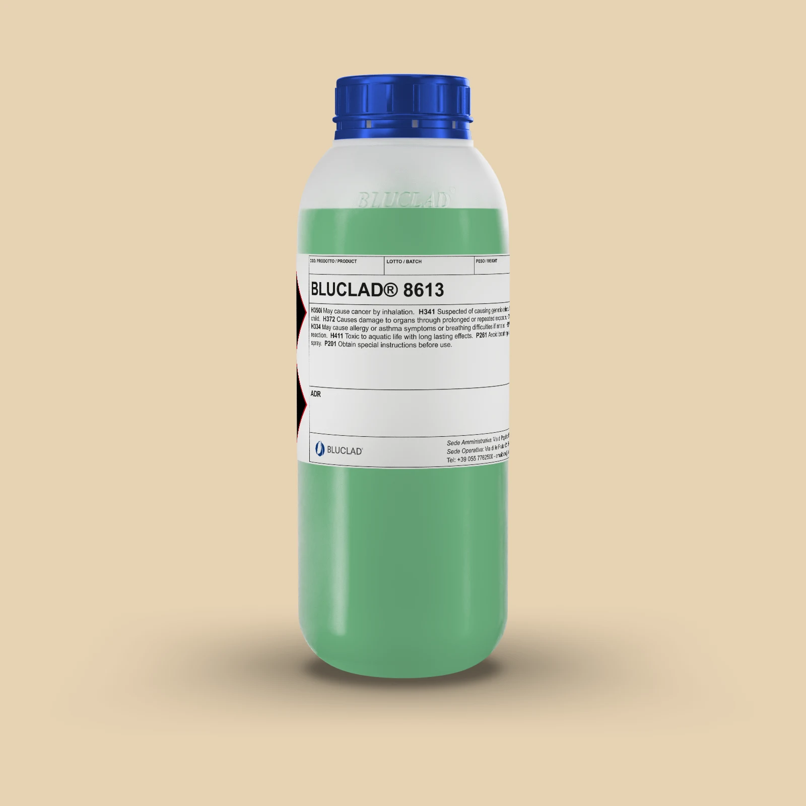 Flacone BLUCLAD® 8613 su sfondo nel colore del deposito