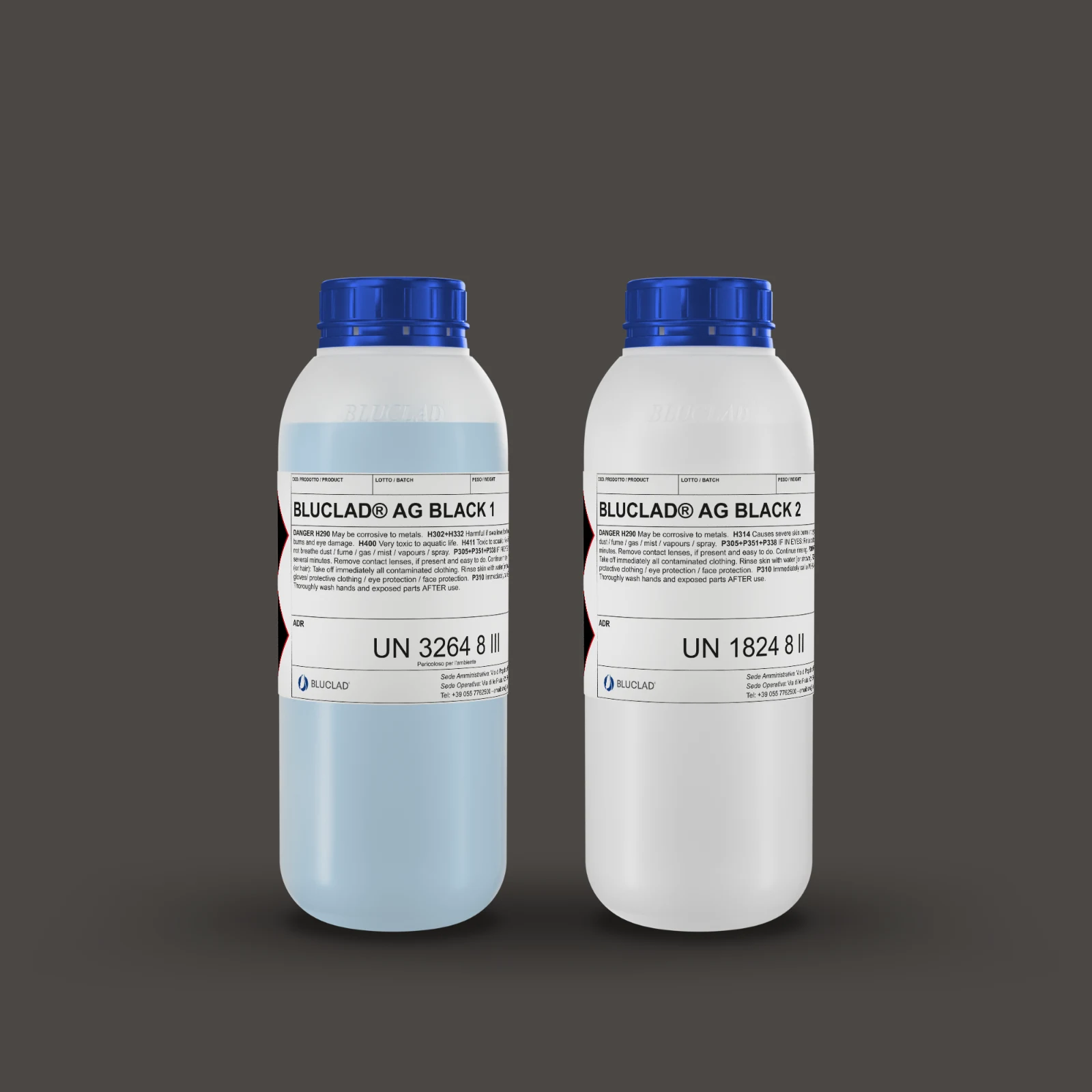 Flacone BLUCLAD® AG BLACK 1 E 2 su sfondo nel colore del deposito