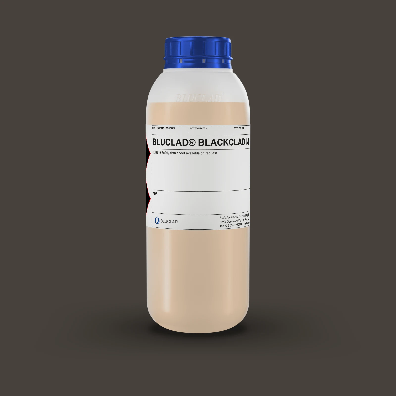 Flacone BLUCLAD® BLACKCLAD NF su sfondo nel colore del deposito
