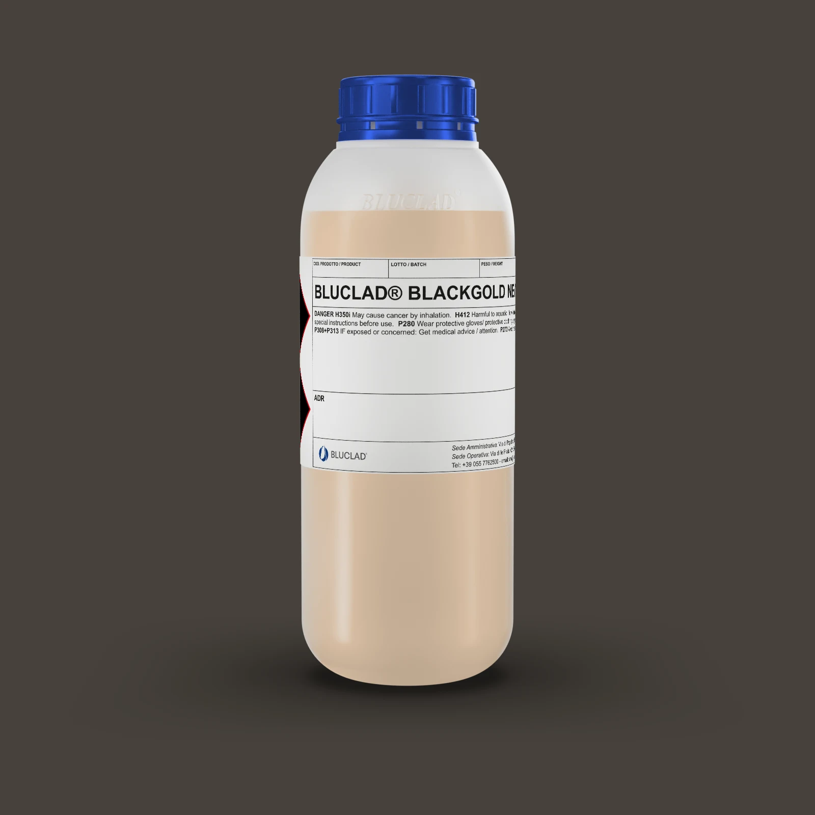 Flacone BLUCLAD® BLACKGOLD NEW su sfondo nel colore del deposito