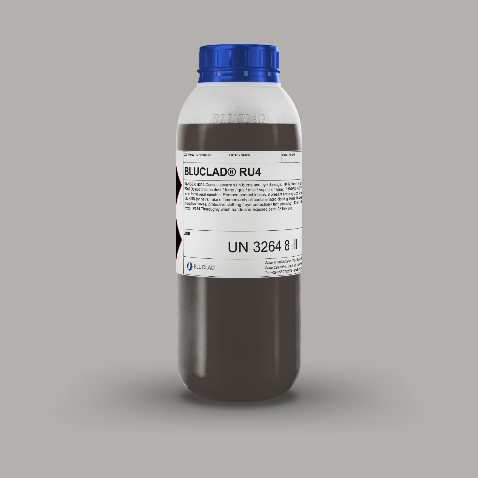 Flacone BLUCLAD® RU4 su sfondo nel colore del deposito