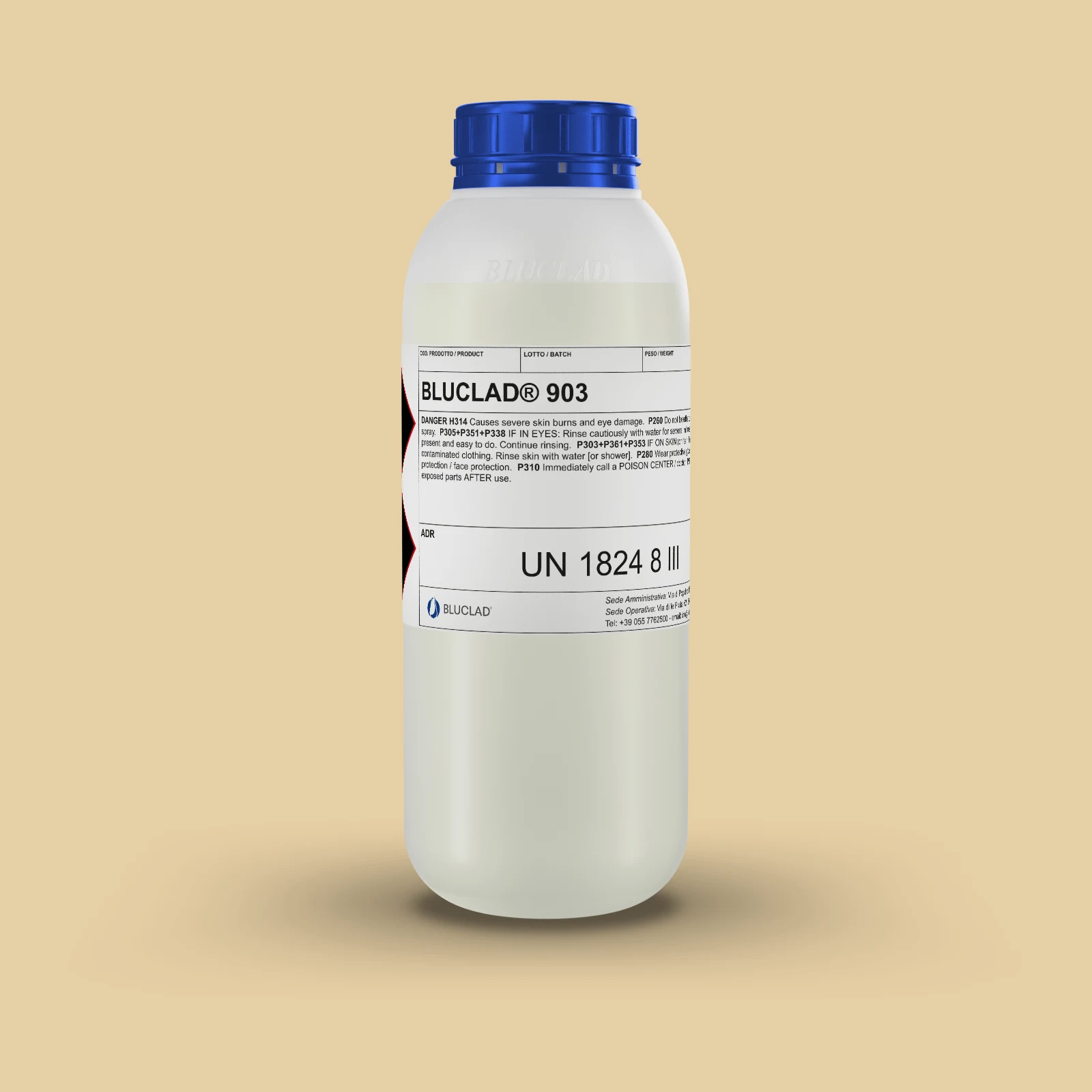 Flacone BLUCLAD® 903 su sfondo nel colore del deposito